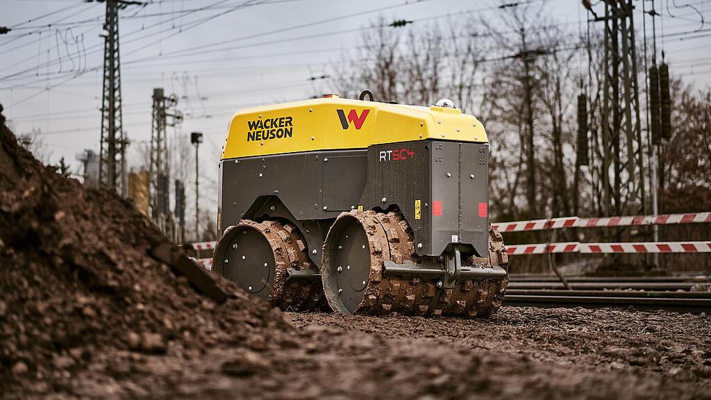 walec szczelinowy w akcji na placu budowy