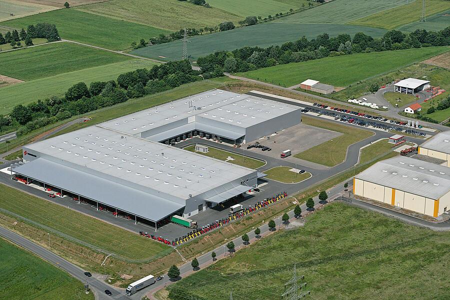 Widok z lotu ptaka na zakład Wacker Neuson w Korbach.