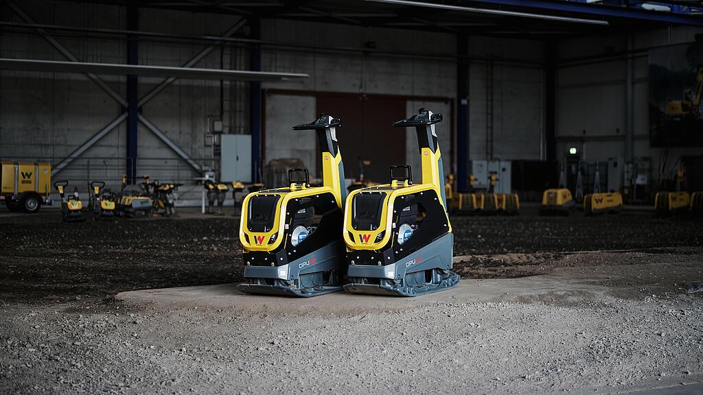 Vibratory plates DPU 52 and DPU62 stand in a row