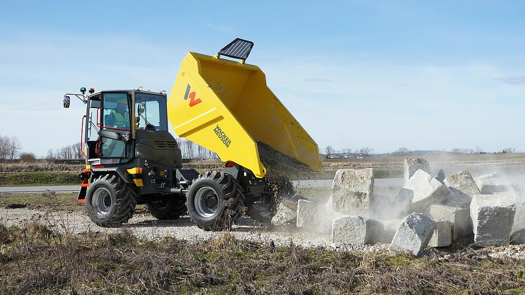 Dumper DV125 in action