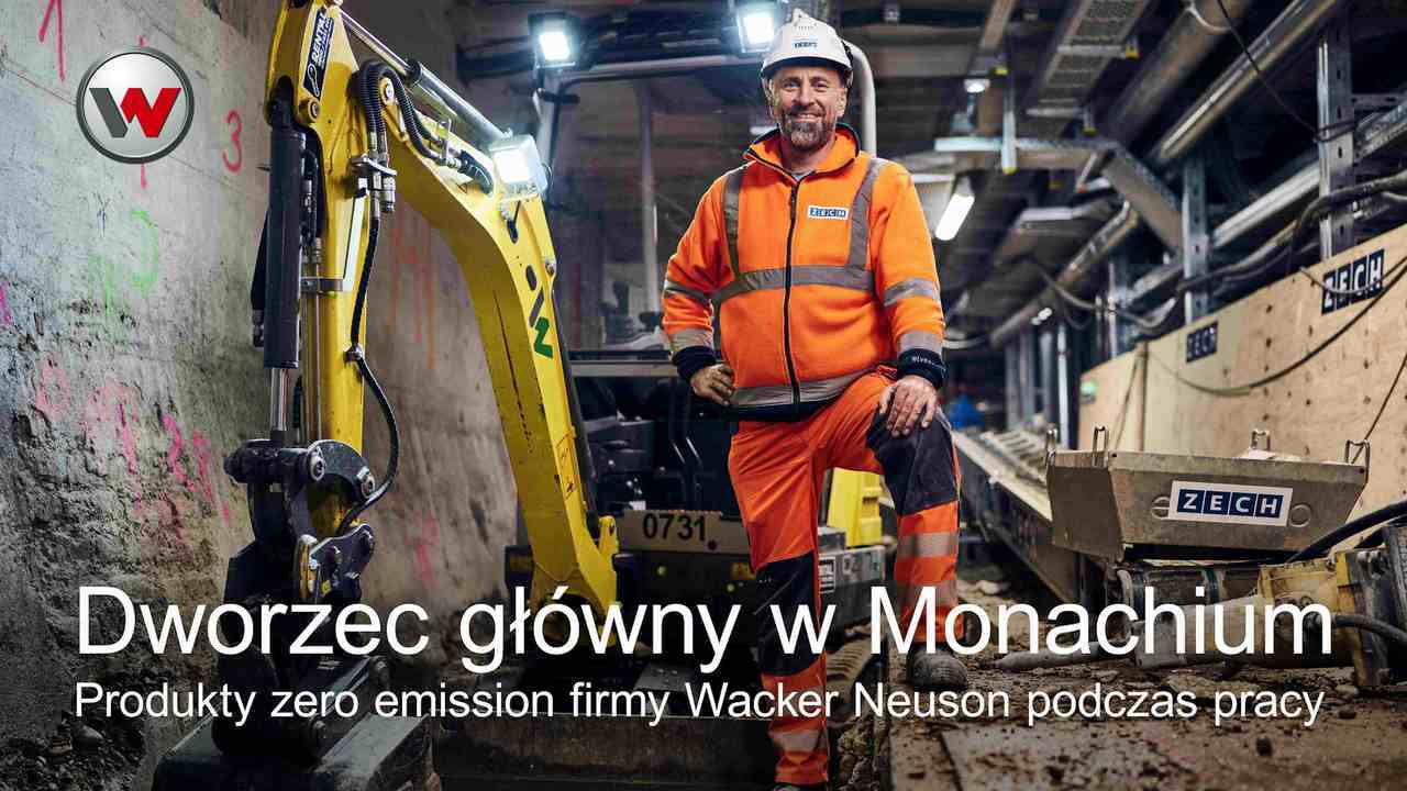 mężczyzna stojący na placu budowy przy głównym dworcu kolejowym w Monachium